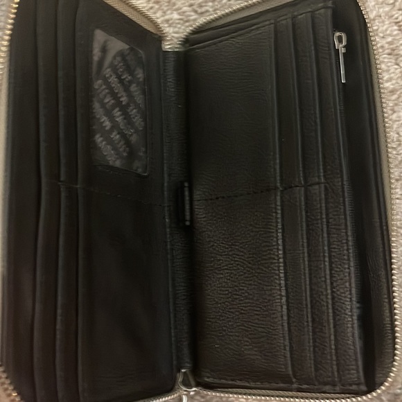 Steve Madden Wristlet - Picture 5 of 6